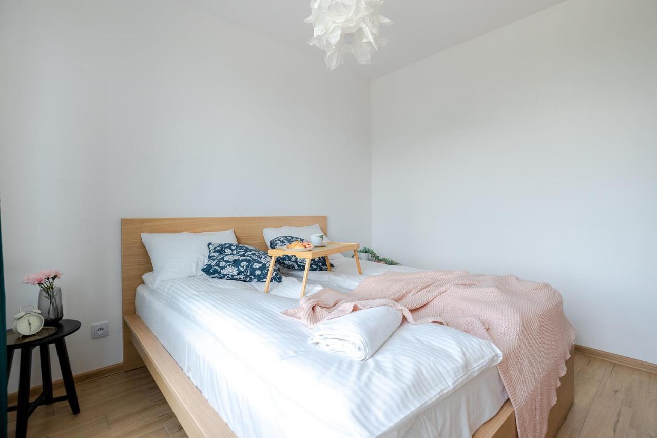 Shortstaypoland Pileckiego ワルシャワ エクステリア 写真